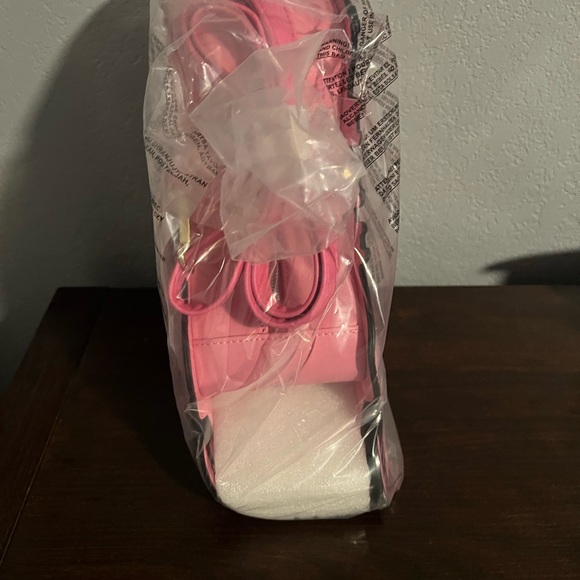 Loungefly Barbie: AMC Roller Skate Crossbody Bag Purse LE 1000 In Hand!!! - Picture 2 of 4